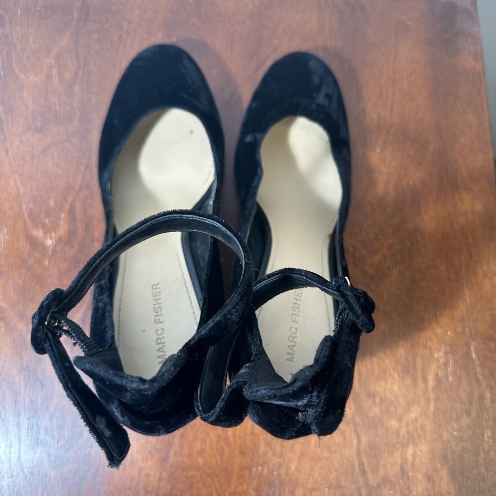 Marc Fisher Elegant Black Velvet Women's Heels - Picture 7 of 11